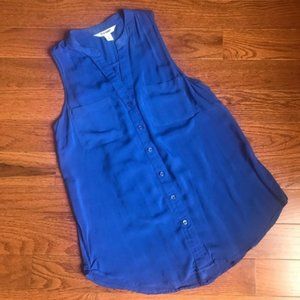 Sleeveless button-down shirt